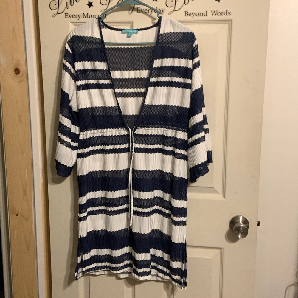 EUC Shore Life semi-shear pullover top